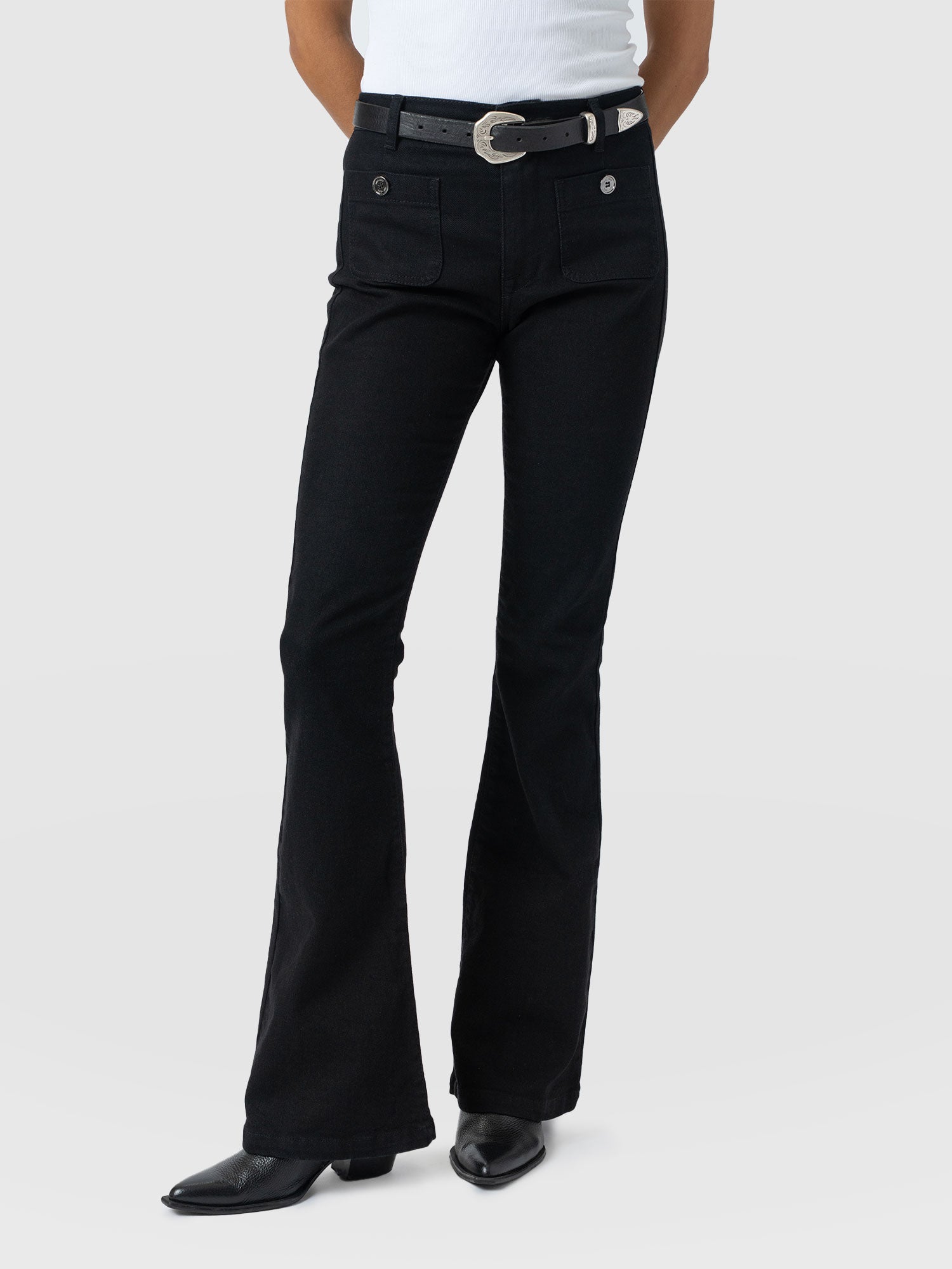 Bowie Stretch Flare Jean - Jet Black - Women's Denims | Saint + Sofia® EU